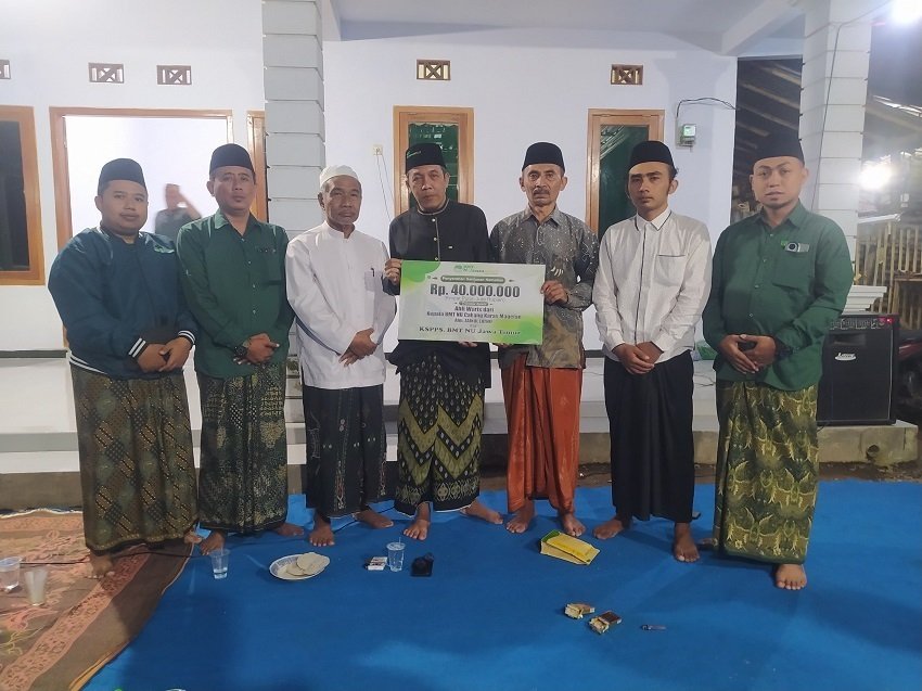 Gambar Mengenang Dedikasi Zainul Lathif, BMT NU Jatim Serahkan Santunan Rp40 Juta